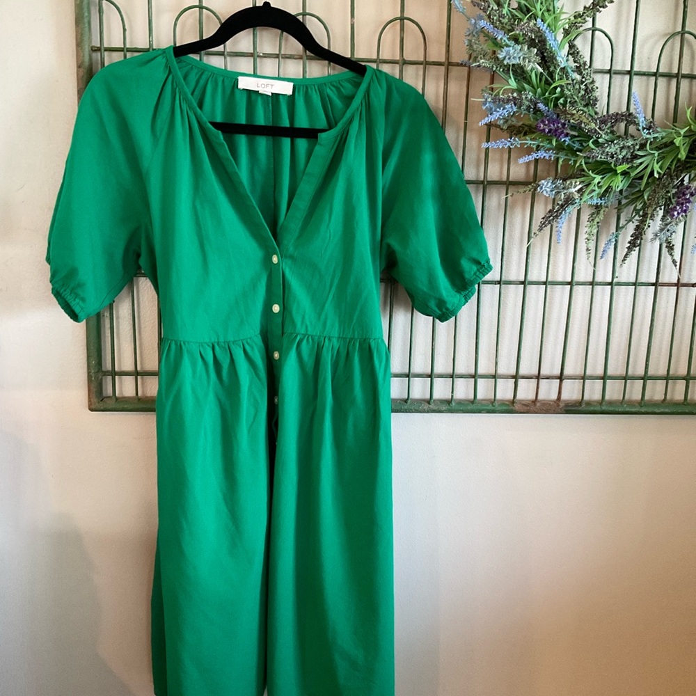 LOFT Green button down V-neck Dress SZ. Med.and Sm.